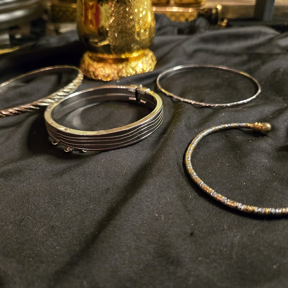 ✨ Set of 4 Silver-Tone Bangles & Cuff – Mixed Textures | Vintage Bracelet Stack